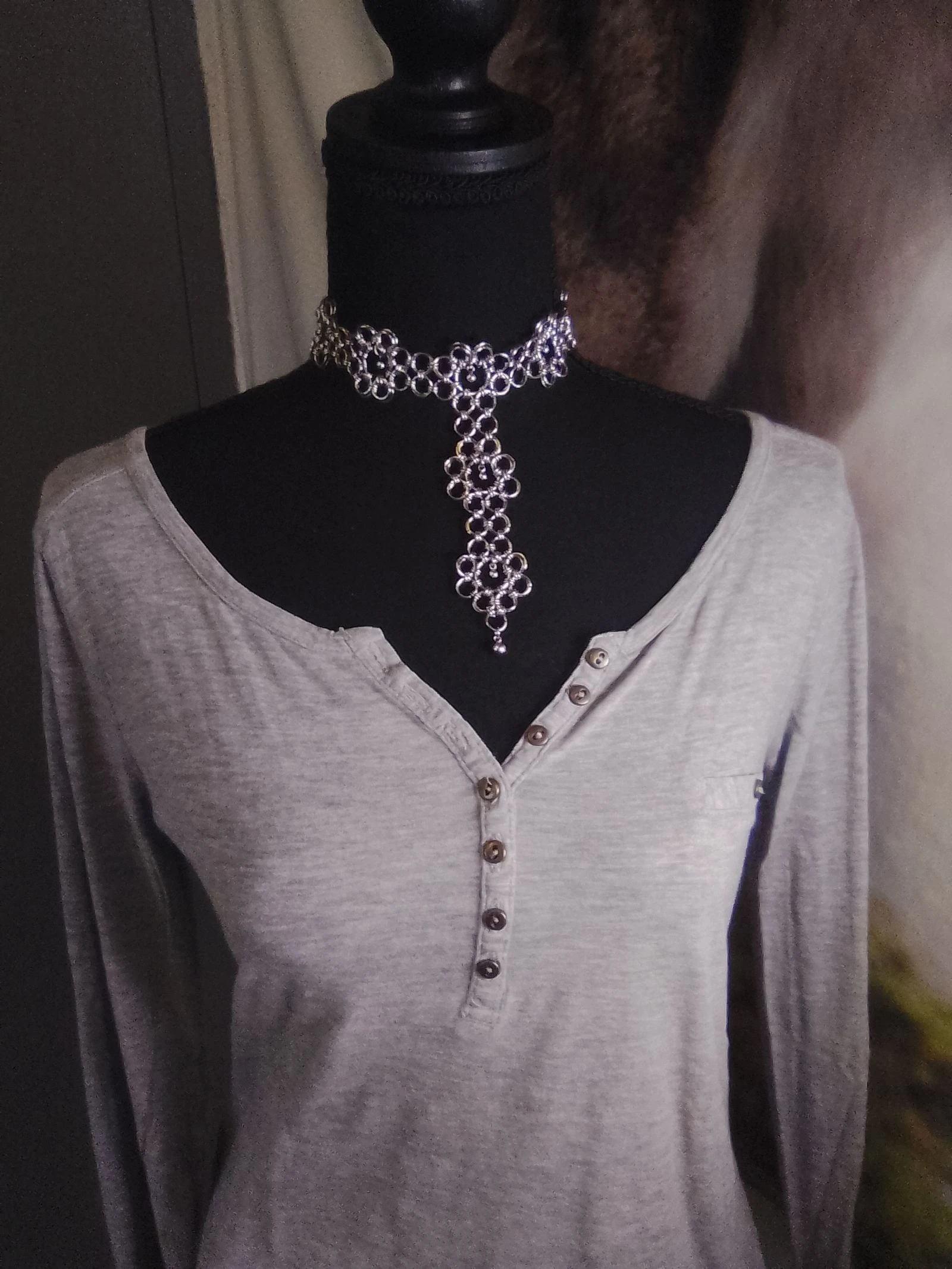 Off-shoulder "daisy" Japanese chainmail choker necklace – photo 2